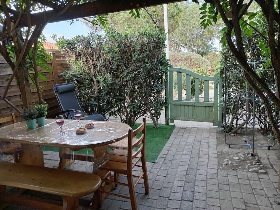 Jolie Maisonnette Dans Residence Calme Avec Piscine Le Barcarès Exterior foto